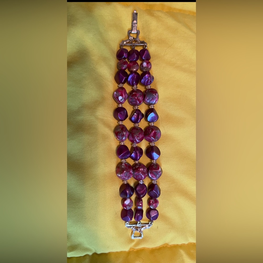 Purple clasp bracelet